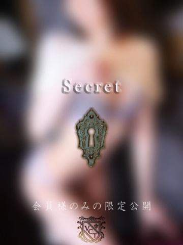 乙白　芽衣