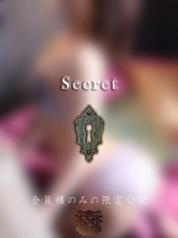 乙白　芽衣
